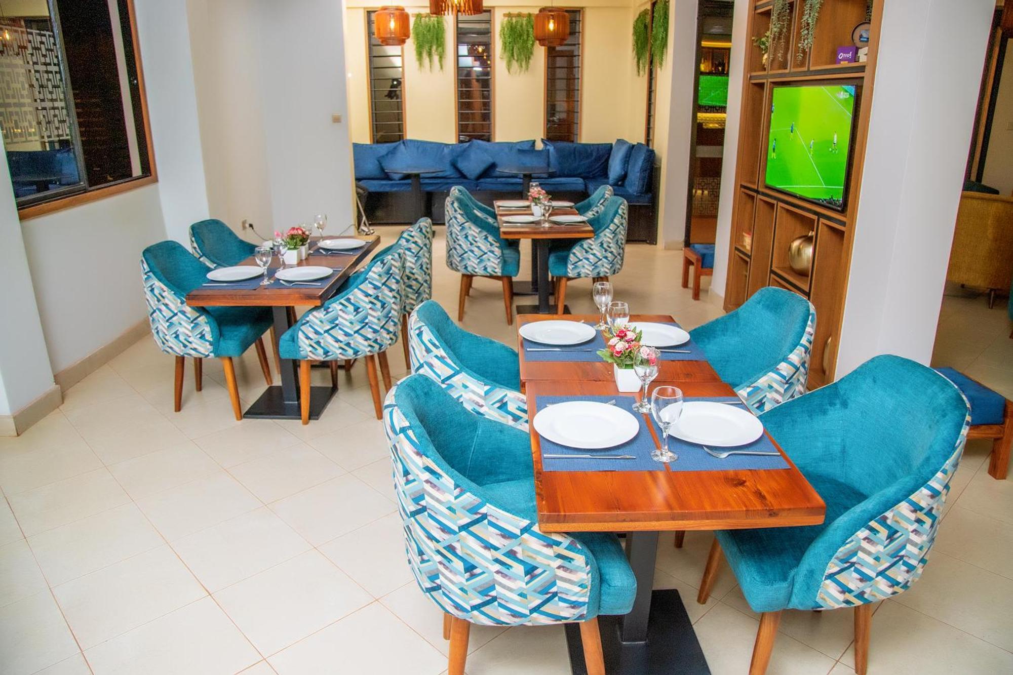 Blue Berries Hotel Entebbe Exterior photo